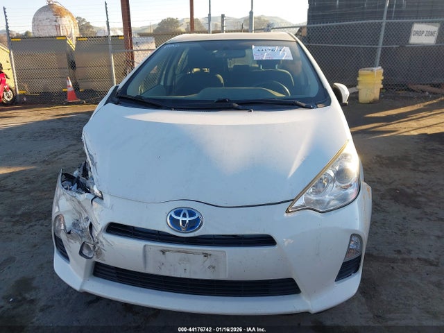 JTDKDTB30E1063090 Toyota Prius C Two