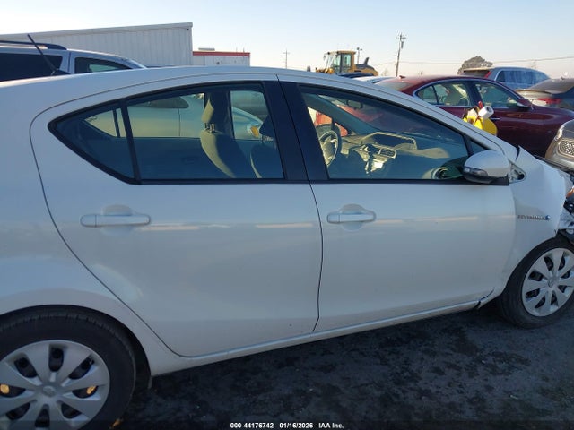 JTDKDTB30E1063090 Toyota Prius C Two