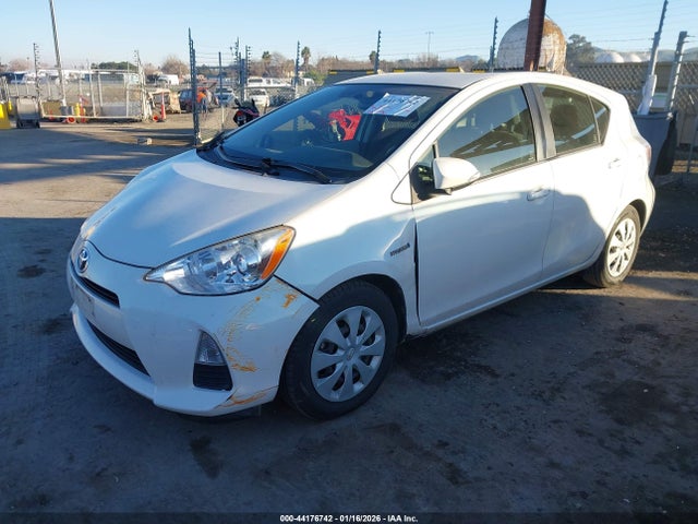 JTDKDTB30E1063090 Toyota Prius C Two