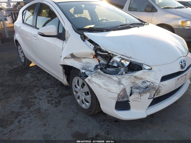 JTDKDTB30E1063090 Toyota Prius C Two