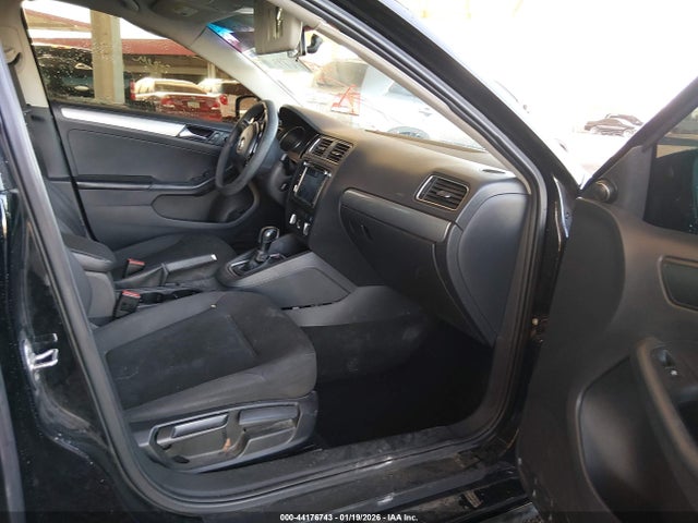 3VWD17AJ3FM260832 Volkswagen Jetta 1.8t Se