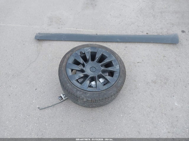 7SAYGDED6RF129542 Tesla Model Y Rwd
