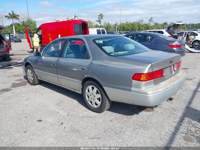 2001 TOYOTA CAMRY JT2BG28K710556757 Photo 2