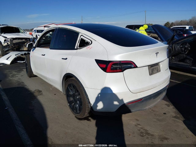 2023 TESLA MODEL Y 7SAYGDEE6PF676364 Photo 2