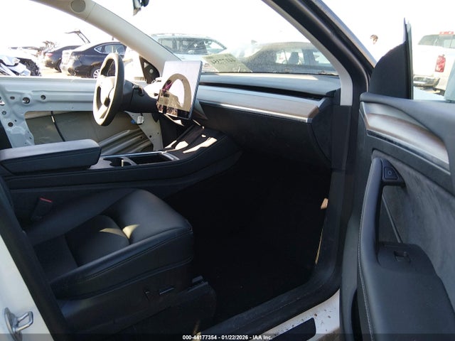 2023 TESLA MODEL Y 7SAYGDEE6PF676364 Photo 4