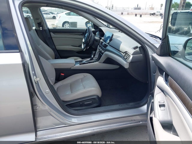 1HGCV1F9XJA122565 Honda Accord Touring