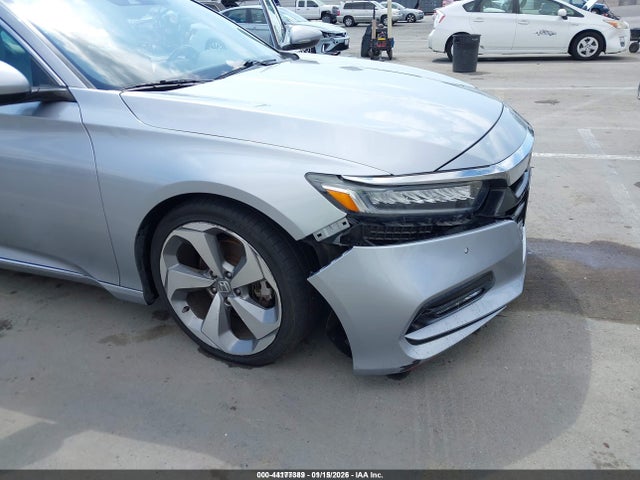 1HGCV1F9XJA122565 Honda Accord Touring