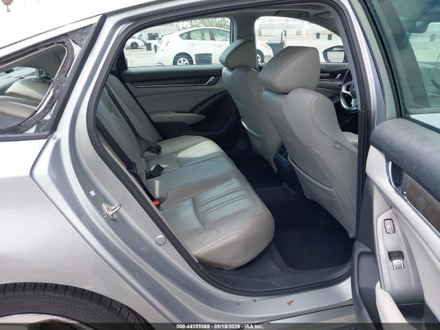 1HGCV1F9XJA122565 Honda Accord Touring