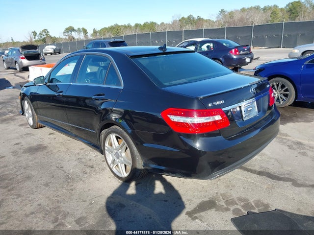 2011 MERCEDES-BENZ E 550 WDDHF9AB4BA302030 Photo 2