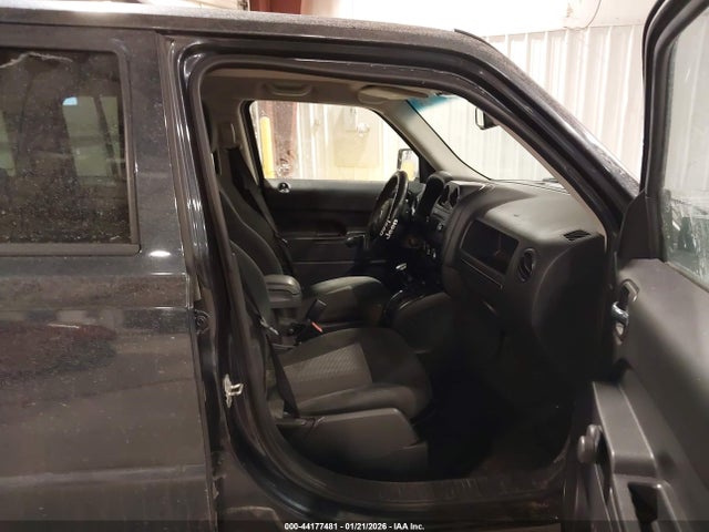 44177481 :رقم المزاد ، 1C4NJPBB0GD590519 vin ، 2016 Jeep Patriot Sport مزاد بيع