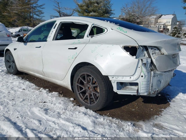 2021 TESLA MODEL 3 5YJ3E1EB9MF855382 Photo 2