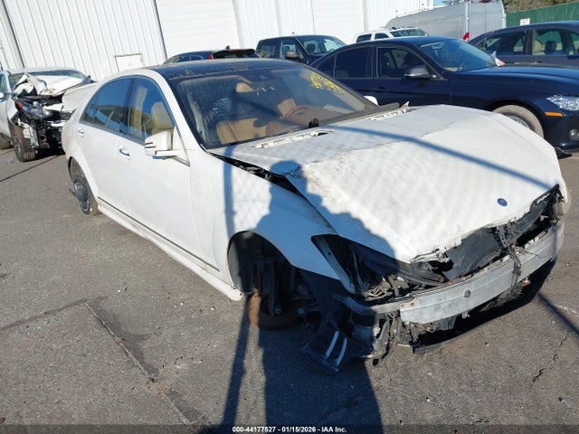 2011 MERCEDES-BENZ S 550 WDDNG8GB4BA377134