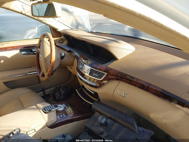 2011 MERCEDES-BENZ S 550 WDDNG8GB4BA377134 Photo 4