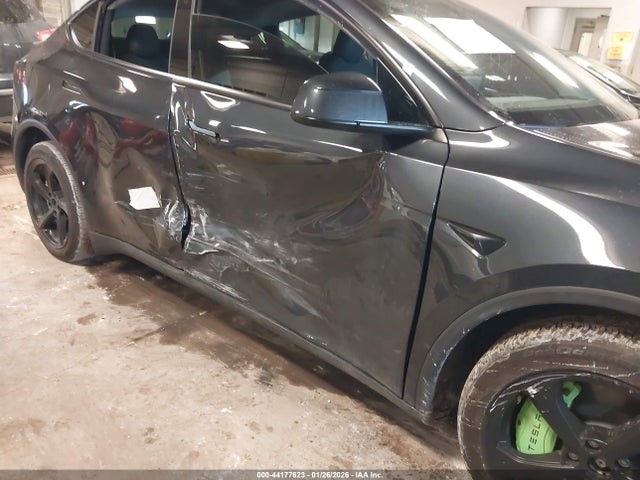 7SAYGDEE7TF339678 Tesla Model Y Long Range Dual Motor All-wheel Drive/long Range Launch Series
