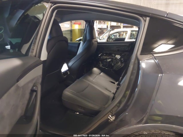 7SAYGDEE7TF339678 Tesla Model Y Long Range Dual Motor All-wheel Drive/long Range Launch Series