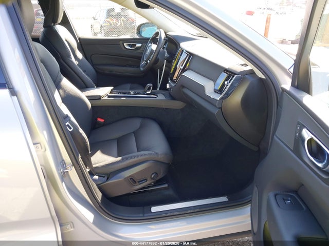 2025 VOLVO XC60 YV4M12RCXS1148495 Photo 4
