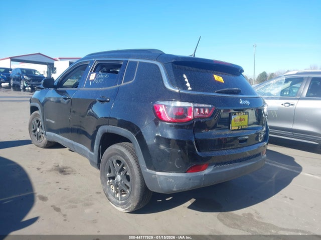 2019 JEEP COMPASS 3C4NJCABXKT793785 Photo 2
