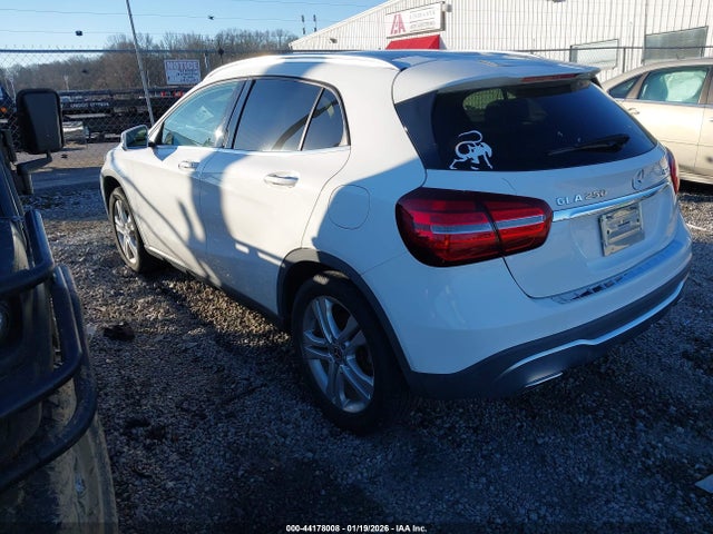 2019 MERCEDES-BENZ GLA 250 WDCTG4GB6KU012912 Photo 2