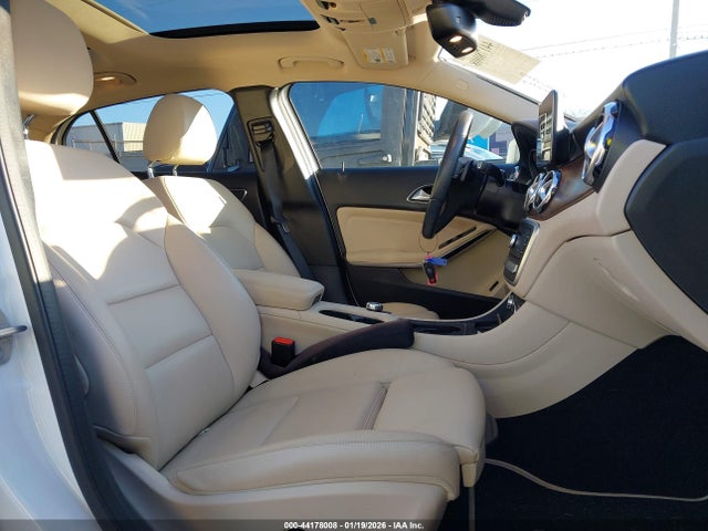 2019 MERCEDES-BENZ GLA 250 WDCTG4GB6KU012912 Photo 4