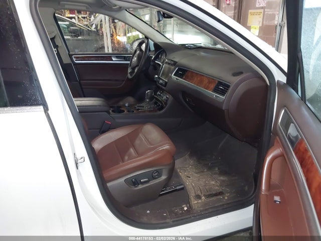 2013 Volkswagen Touareg Tdi Lux მანქანა იყიდება აუქციონზე, vin: WVGEP9BP3DD011102, აუქციონის ნომერი: 44178153