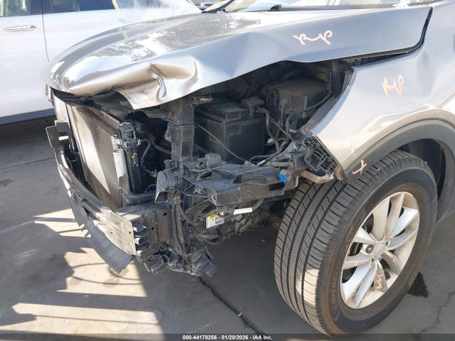 5XYPG4A54HG291264 KIA Sorento 3.3l Lx