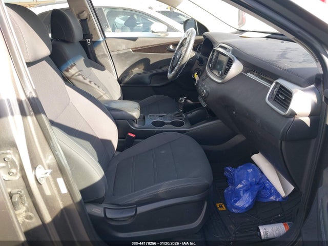 5XYPG4A54HG291264 KIA Sorento 3.3l Lx