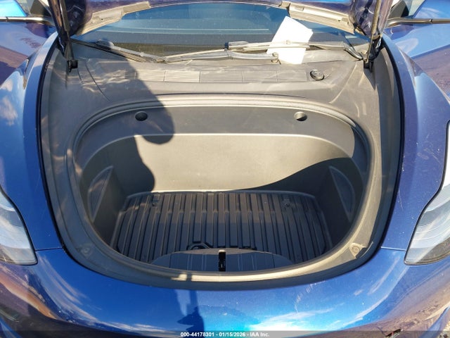 44178301 :رقم المزاد ، 5YJ3E1EB7NF111507 vin ، 2022 Tesla Model 3 Long Range Dual Motor All-wheel Drive مزاد بيع