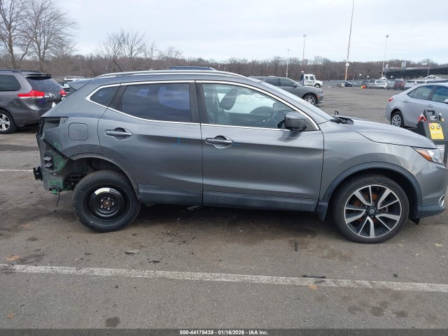 2018 Nissan Rogue Sport Sl მანქანა იყიდება აუქციონზე, vin: JN1BJ1CR7JW210683, აუქციონის ნომერი: 44178439