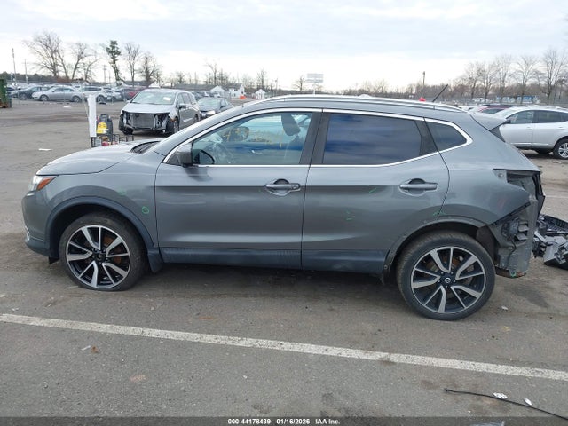 2018 Nissan Rogue Sport Sl მანქანა იყიდება აუქციონზე, vin: JN1BJ1CR7JW210683, აუქციონის ნომერი: 44178439