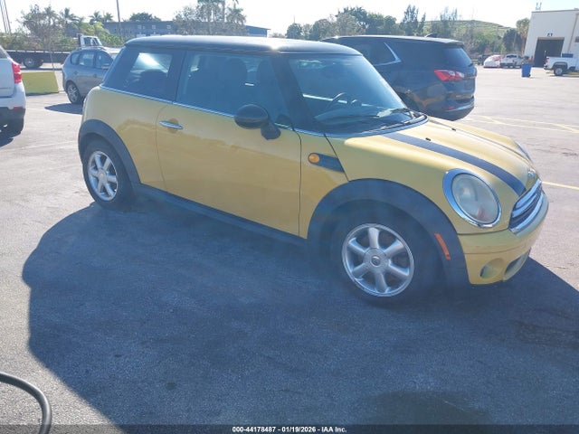 2008 MINI COOPER WMWMF33558TT66374 Photo 0