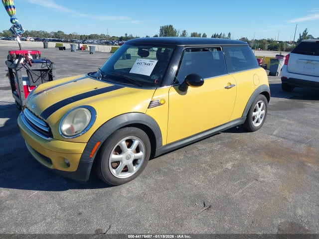 2008 MINI COOPER WMWMF33558TT66374 Photo 1
