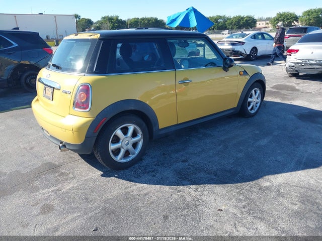 2008 MINI COOPER WMWMF33558TT66374 Photo 3