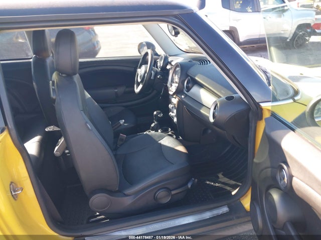 2008 MINI COOPER WMWMF33558TT66374 Photo 4
