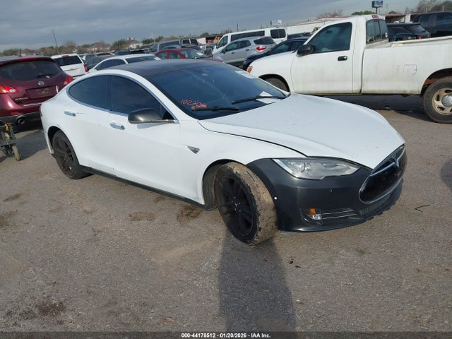 2015 TESLA MODEL S 5YJSA1E18FF102704 Photo 0