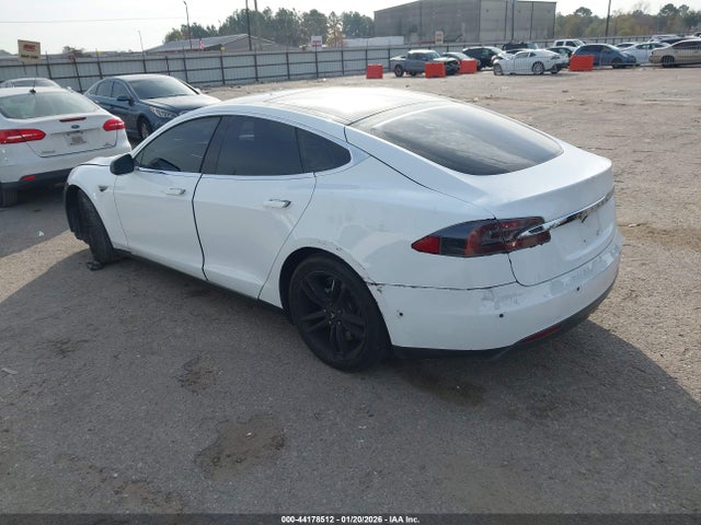 2015 TESLA MODEL S 5YJSA1E18FF102704 Photo 2
