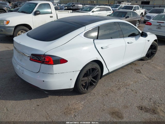 2015 TESLA MODEL S 5YJSA1E18FF102704 Photo 3