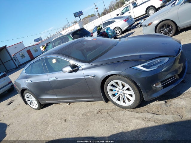 Tesla Model S 100d/60d/75d/90d/p100d 2017 5YJSA1E20HF187890 Image 13