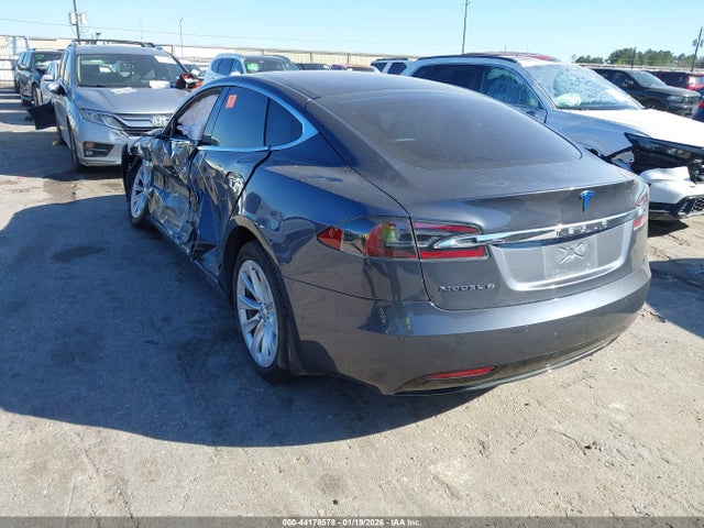 2017 TESLA MODEL S 5YJSA1E20HF187890 Photo 2