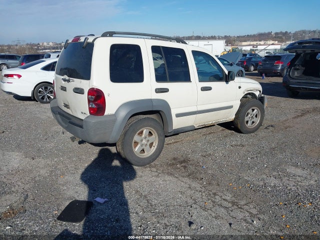2005 JEEP LIBERTY 1J4GL48K05W509569 Photo 3