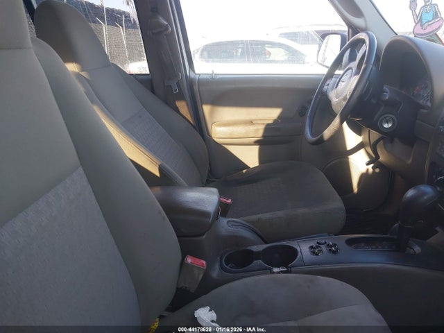 2005 JEEP LIBERTY 1J4GL48K05W509569 Photo 4