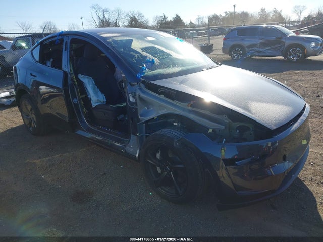 2026 TESLA MODEL Y 7SAYGDED1TF397423 Photo 0