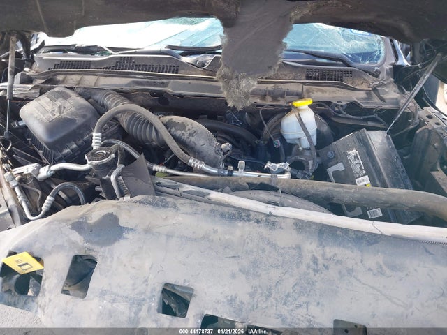 1C6RR7GT8MS577530 RAM 1500 Classic Warlock 4x4 6&#039;4 Box