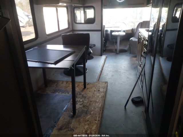 Ford F53 2018 1F65F5DY1J0A18206 Image 15