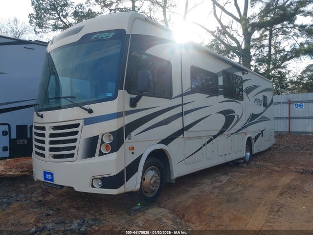 Ford F53 2018 1F65F5DY1J0A18206 Image 2