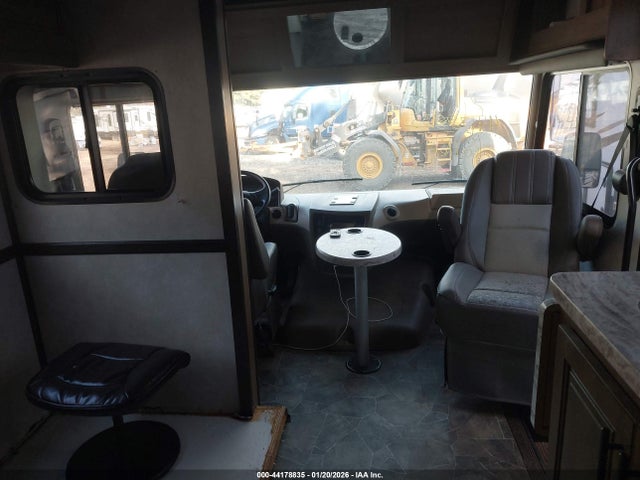 Ford F53 2018 1F65F5DY1J0A18206 Image 5