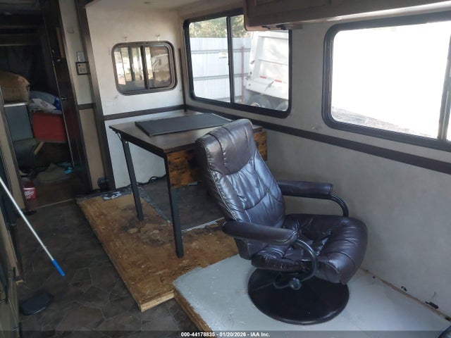 Ford F53 2018 1F65F5DY1J0A18206 Image 6