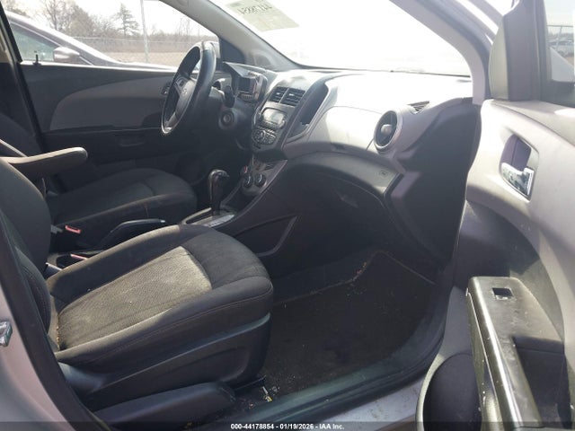 1G1JC5SH2E4142743 Chevrolet Sonic Lt Auto