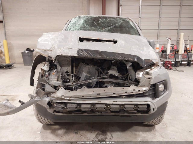 3TMCZ5AN8KM215510 Toyota Tacoma Trd Sport