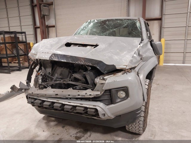 3TMCZ5AN8KM215510 Toyota Tacoma Trd Sport