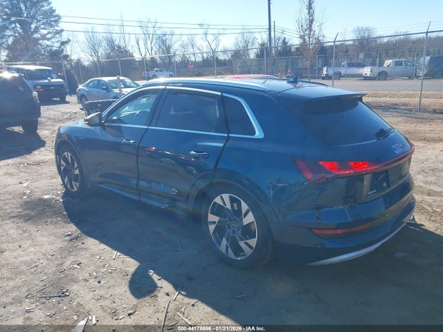 2023 AUDI E-TRON WA1AAAGE7PB009649 Photo 2